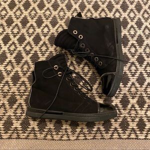 STUART WEITZMAN black sneaker size 5.5